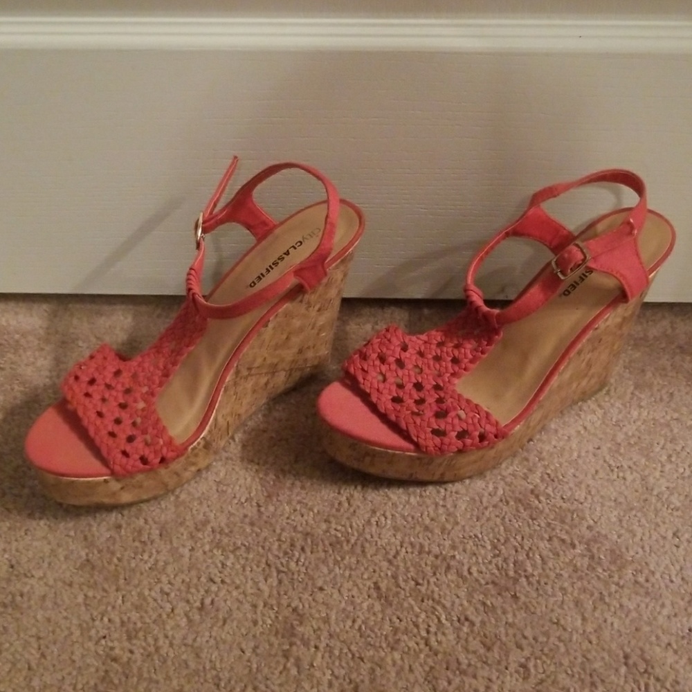 Coral crochet wedges